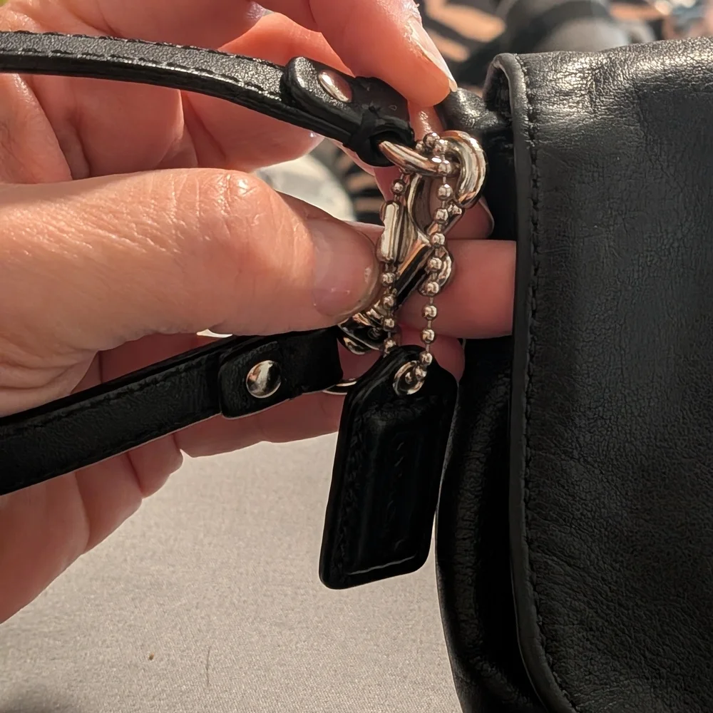 Coach Gallery Black Wristlet - Picture 4 of 6